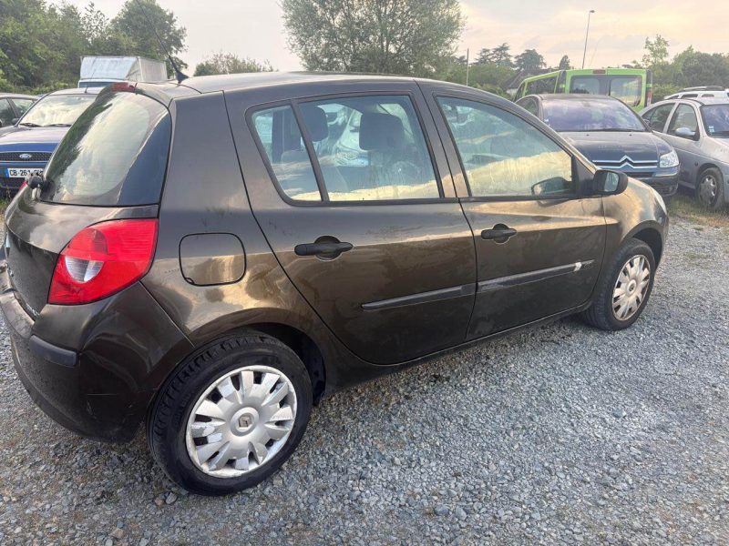 RENAULT CLIO III 1.5dci 5 Portes  68 cv 