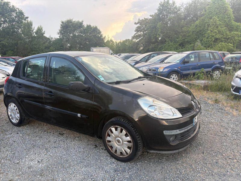 RENAULT CLIO III 1.5dci 5 Portes  68 cv 
