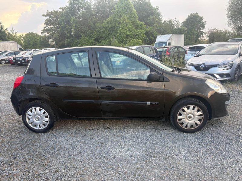 RENAULT CLIO III 1.5dci 5 Portes  68 cv 