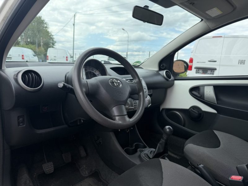 Toyota Aygo Cool 1.0 68 cv 