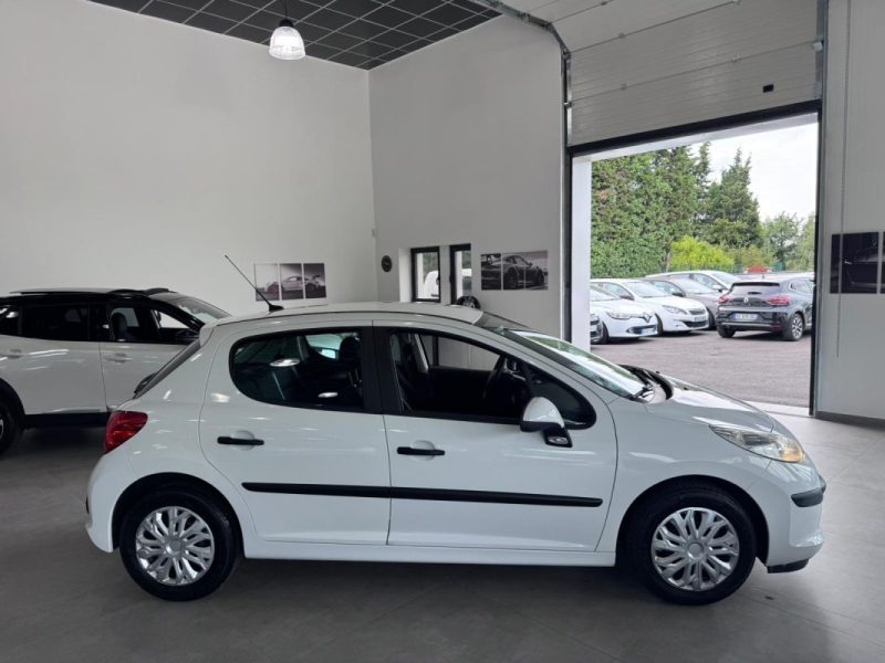 PEUGEOT 207 1.4 HDI 70cv 5 PORTES / 1 ERE MAIN