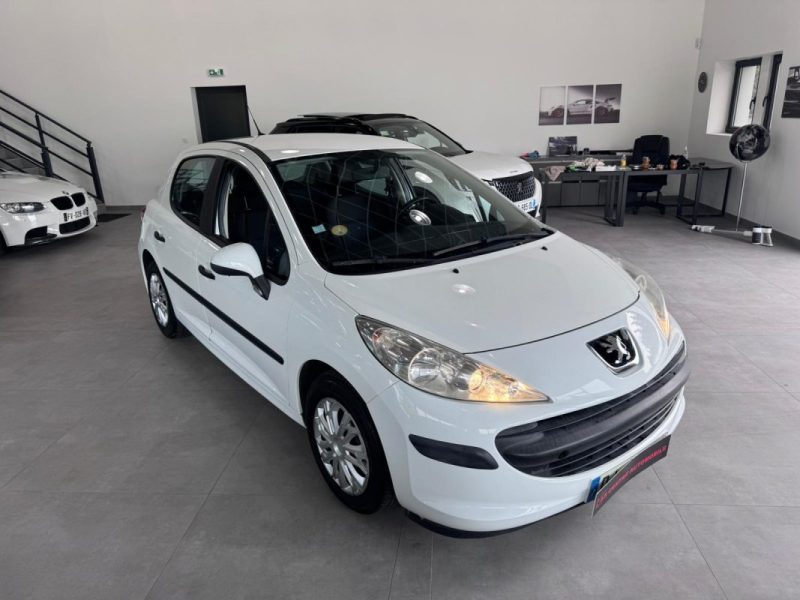 PEUGEOT 207 1.4 HDI 70cv 5 PORTES / 1 ERE MAIN