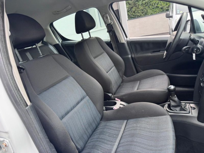 PEUGEOT 207 1.4 HDI 70cv 5 PORTES / 1 ERE MAIN