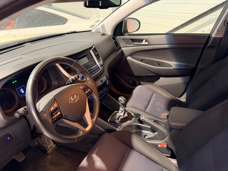 HYUNDAI TUCSON - 1.7 CRDI - 2015 - 160000 km - Boite manuelle - Radar de recul - Attelage