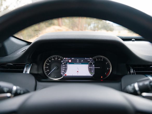 LAND ROVER DISCOVERY P300E AWD / TVA / ATTELAGE / MERIDIAN 