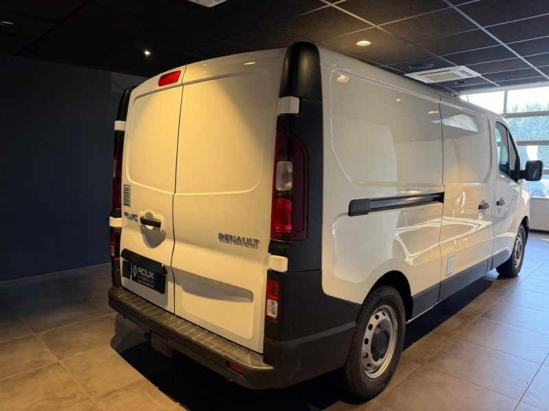 RENAULT TRAFIC L2H1 3T 2.0 BLUE DCI 150 ADVANCE / ATTELAGE / HABILLAGE BOIS / PRIX HT  2026