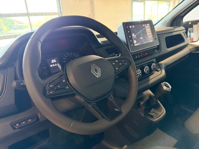 RENAULT TRAFIC L2H1 3T 2.0 BLUE DCI 150 ADVANCE / ATTELAGE / HABILLAGE BOIS / PRIX HT  2026