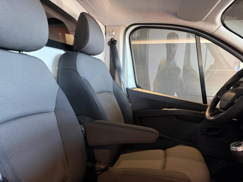 RENAULT TRAFIC L2H1 3T 2.0 BLUE DCI 150 ADVANCE / ATTELAGE / HABILLAGE BOIS / PRIX HT  2026