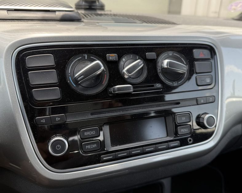 VOLKSWAGEN UP! 1.0 60 CLUB - Boite Automatique - CLIMATISATION - CONTROLE TECHNIQUE à jour