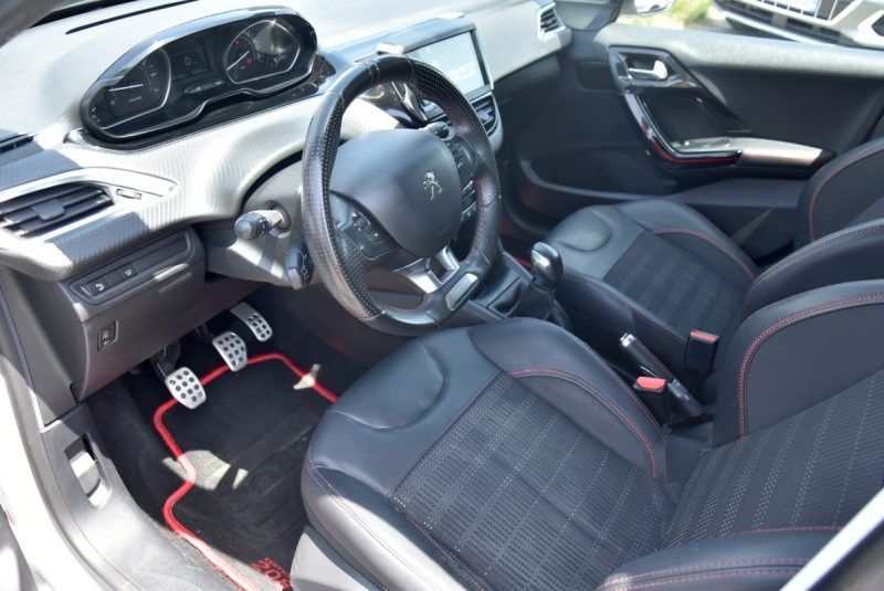 PEUGEOT 208 1.2 110CH GT LINE - 86 000KM -DISTRI FAITE 2018