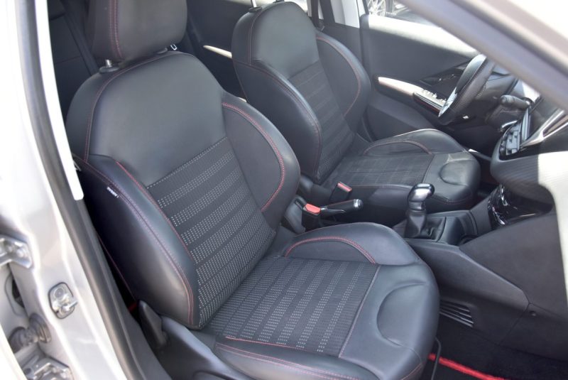 PEUGEOT 208 1.2 110CH GT LINE - 86 000KM -DISTRI FAITE 2018