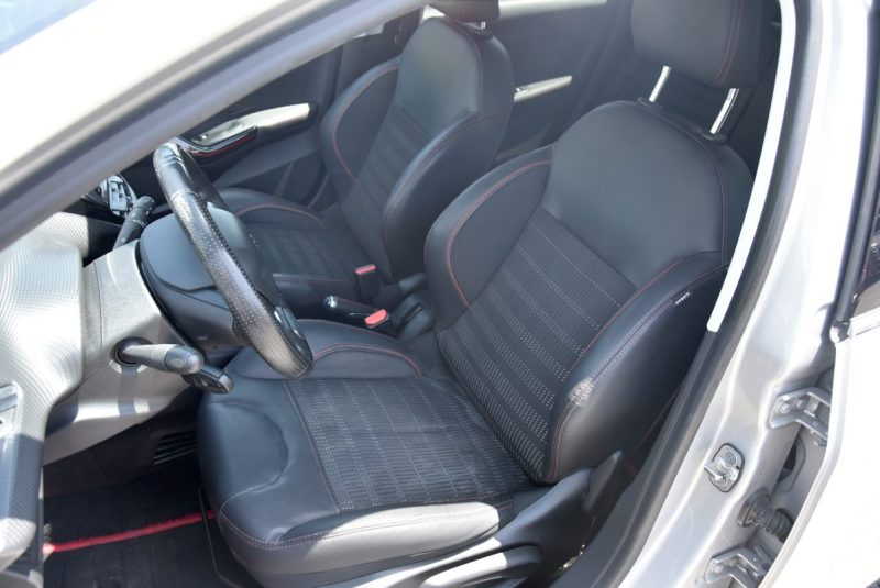 PEUGEOT 208 1.2 110CH GT LINE - 86 000KM -DISTRI FAITE 2018