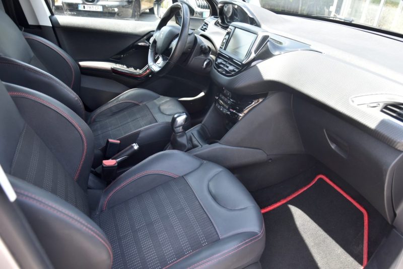PEUGEOT 208 1.2 110CH GT LINE - 86 000KM -DISTRI FAITE 2018