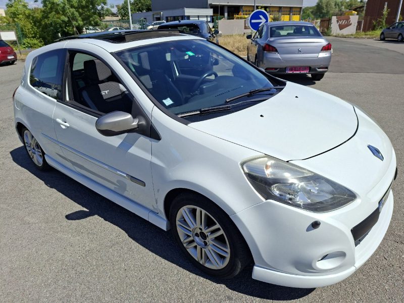 RENAULT CLIO 3 GT 1.6 16V  2011 194550 kms Toit panoramique