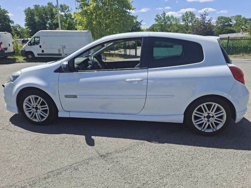 RENAULT CLIO 3 GT 1.6 16V  2011 194550 kms Toit panoramique