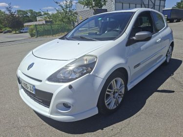 RENAULT CLIO 3 GT 1.6 16V  2011 194550 kms Toit panoramique