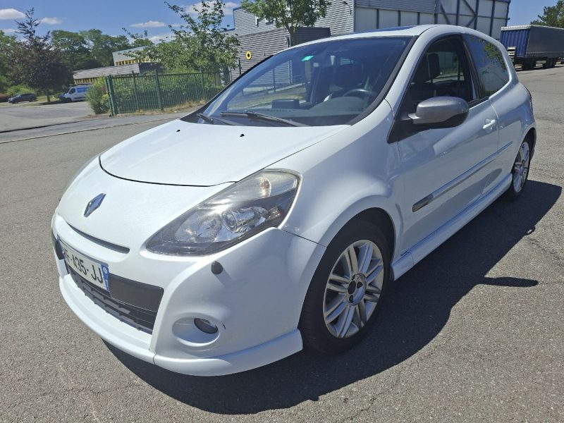 RENAULT CLIO 3 GT 1.6 16V  2011 194550 kms Toit panoramique