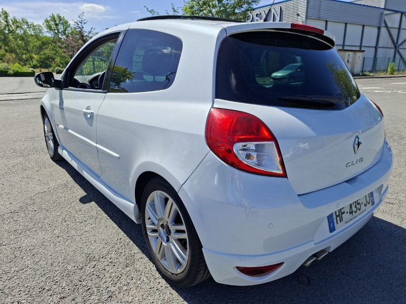 RENAULT CLIO 3 GT 1.6 16V  2011 194550 kms Toit panoramique