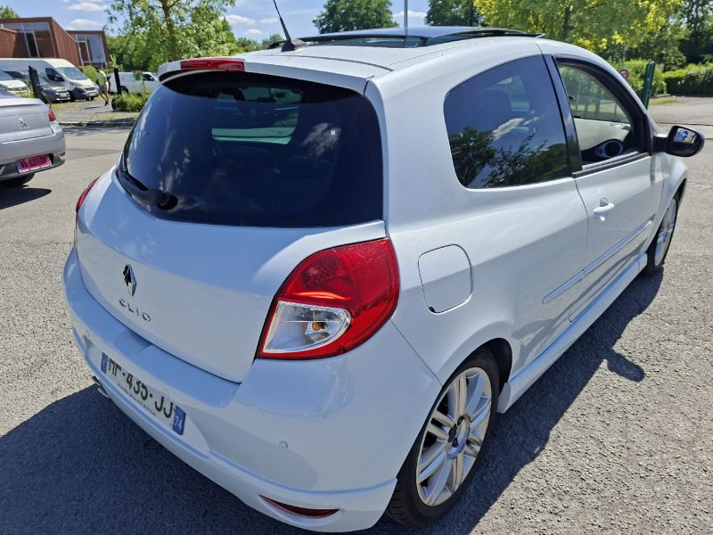 RENAULT CLIO 3 GT 1.6 16V  2011 194550 kms Toit panoramique