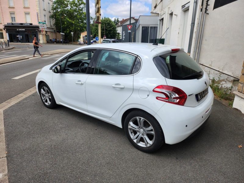PEUGEOT 208 1.2 VTI 82CH ACTIVE  