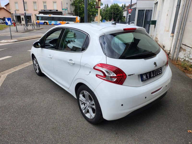 PEUGEOT 208 1.2 VTI 82CH ACTIVE  