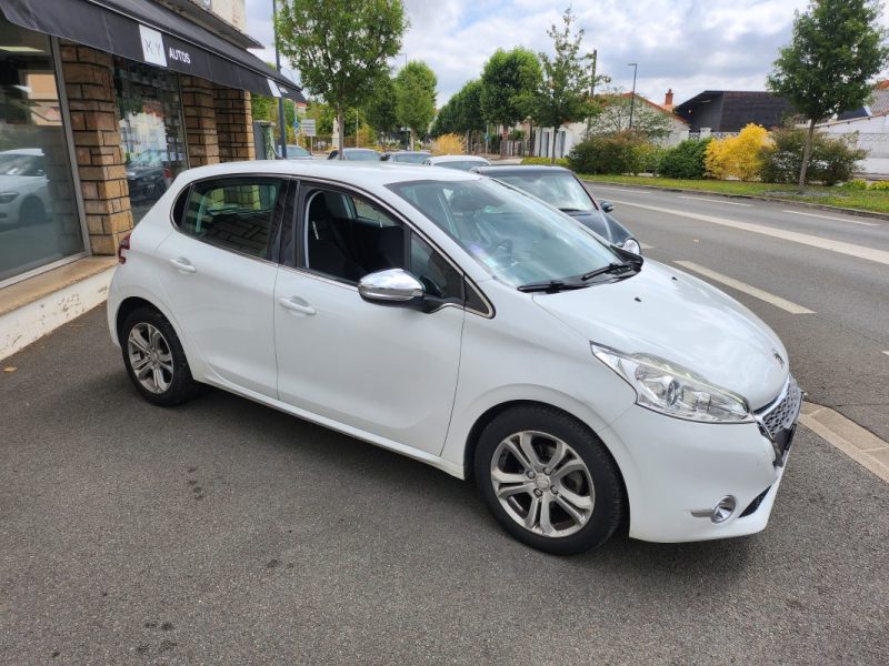 PEUGEOT 208 1.2 VTI 82CH ACTIVE  