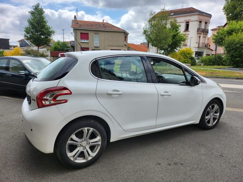 PEUGEOT 208 1.2 VTI 82CH ACTIVE  