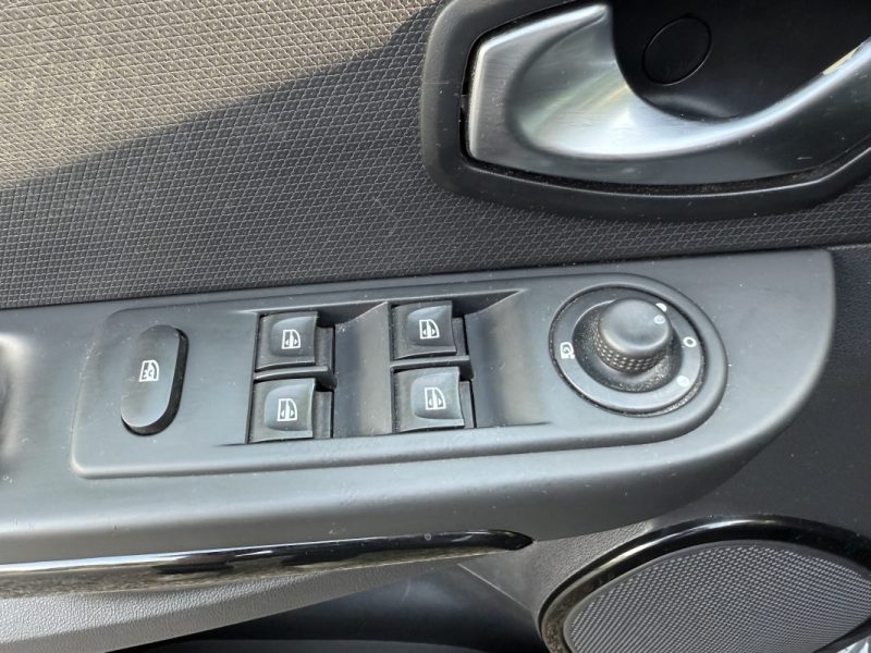 RENAULT CLIO IV 0,9 TCE 90 INTENS  2016 GPS CLIM 