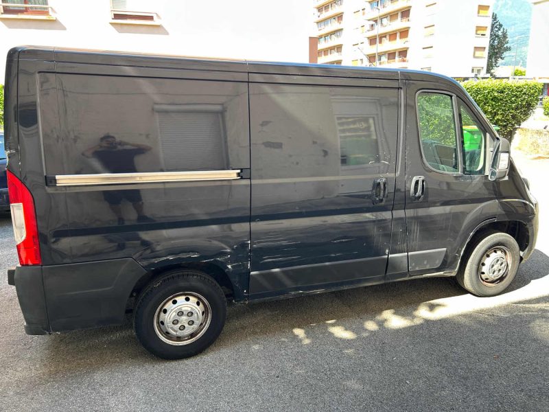 PEUGEOT BOXER 3 333 L1H1 2.2 BLUEHDI S&S 120CH PRO 06/2020 PRIX HT : 4990 € PRIX TTC : 5990 €