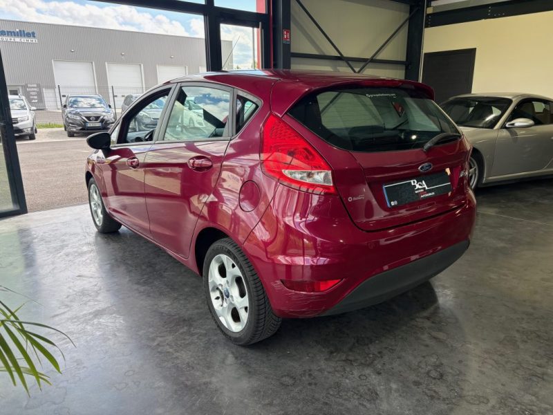 FORD FIESTA 1.2 82 AMBIENTE 2009