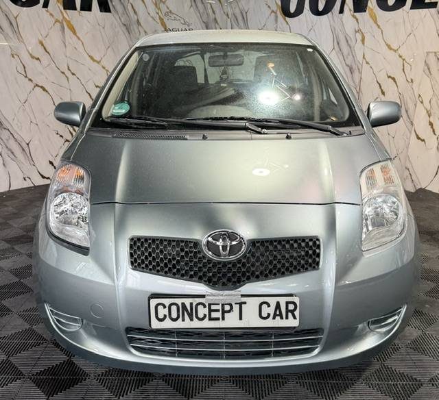 TOYOTA YARIS 1.3 VVT-ISOL 2006 - 69 991Kms - Premier Main - Parfait Etat - SUIVIT TOYOTA