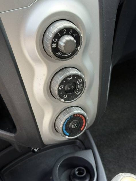 TOYOTA YARIS 1.3 VVT-ISOL 2006 - 69 991Kms - Premier Main - Parfait Etat - SUIVIT TOYOTA
