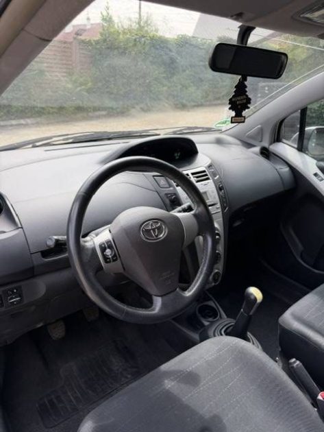 TOYOTA YARIS 1.3 VVT-ISOL 2006 - 69 991Kms - Premier Main - Parfait Etat - SUIVIT TOYOTA