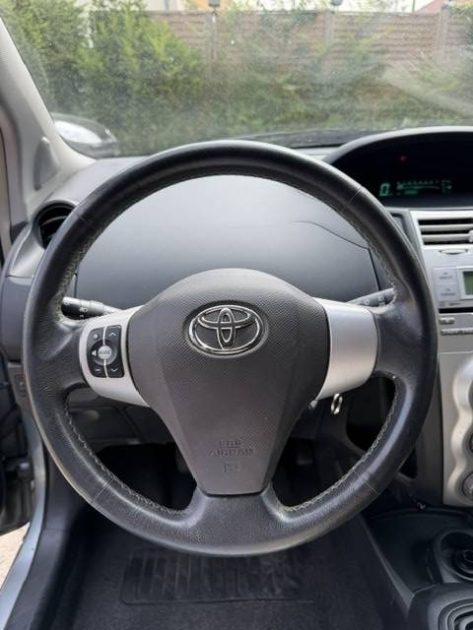 TOYOTA YARIS 1.3 VVT-ISOL 2006 - 69 991Kms - Premier Main - Parfait Etat - SUIVIT TOYOTA