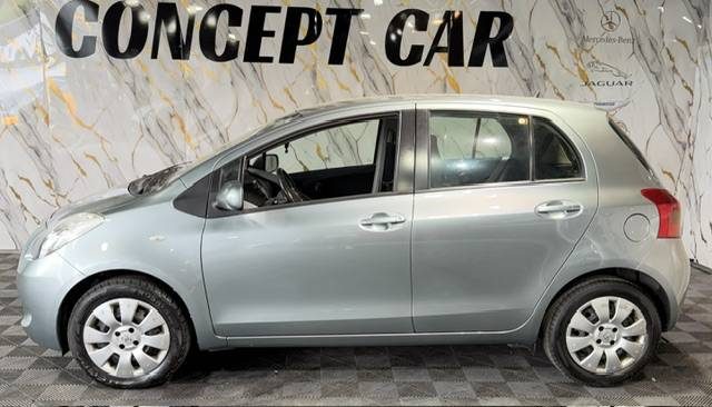 TOYOTA YARIS 1.3 VVT-ISOL 2006 - 69 991Kms - Premier Main - Parfait Etat - SUIVIT TOYOTA