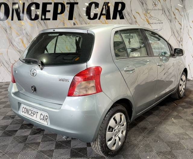 TOYOTA YARIS 1.3 VVT-ISOL 2006 - 69 991Kms - Premier Main - Parfait Etat - SUIVIT TOYOTA