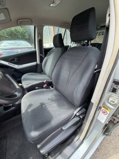 TOYOTA YARIS 1.3 VVT-ISOL 2006 - 69 991Kms - Premier Main - Parfait Etat - SUIVIT TOYOTA