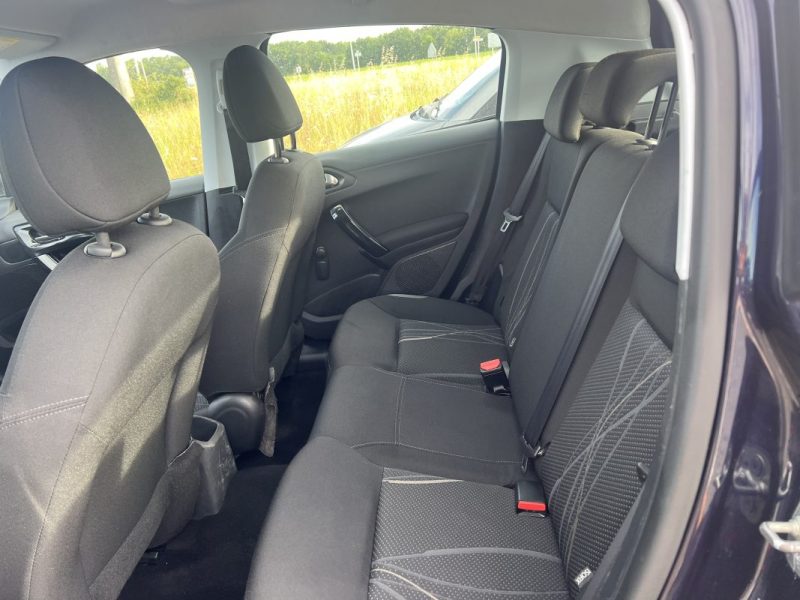 PEUGEOT 208 1.2 2015