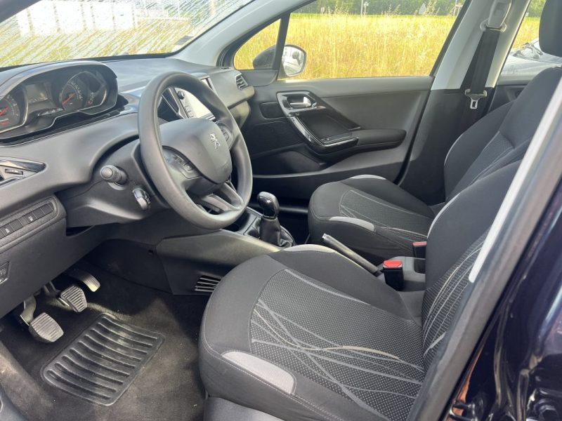 PEUGEOT 208 1.2 2015