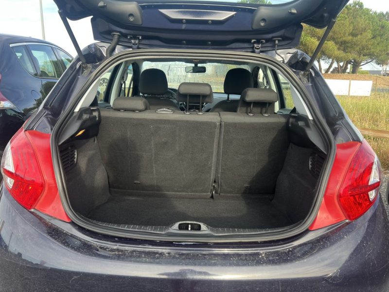 PEUGEOT 208 1.2 2015