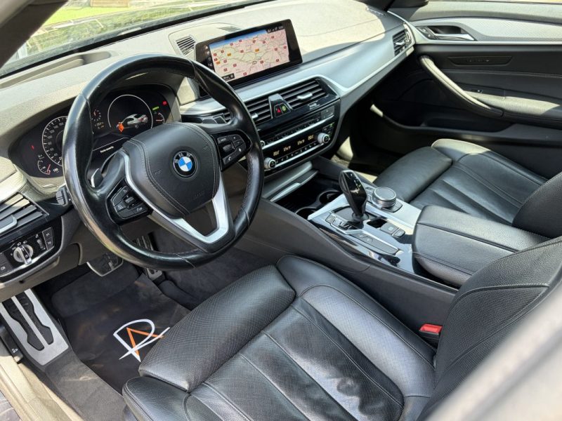 BMW Série 5 - 520dA xDrive 190ch M Sport Toit ouvrant / Park Assist Plus / Tete haute / Sieges chauf