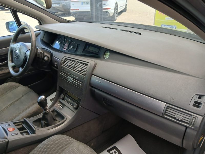 RENAULT VEL SATIS EXPRESSION 2.2DCI 150 2004 *VENDU DANS L'ETAT A PRO OU EXPORT *