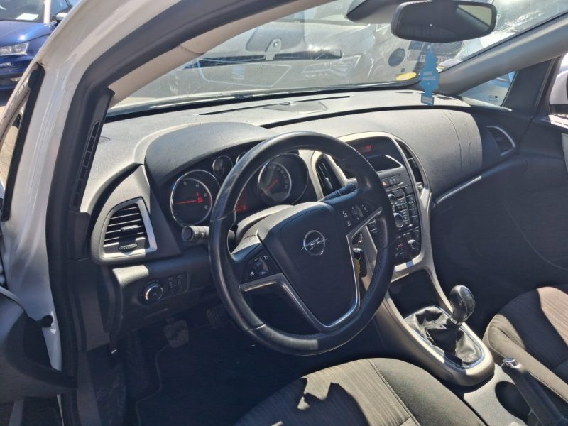 OPEL ASTRA J (P10) 1.7 CDTI (68) 2012