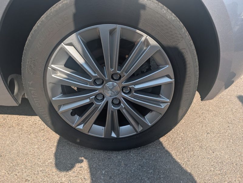 PEUGEOT 308 II 1.5 BLUE HDI 130 ALLURE  CLES MAIN LIBRE /GPS COULEUR GARANTIE 12 MOIS