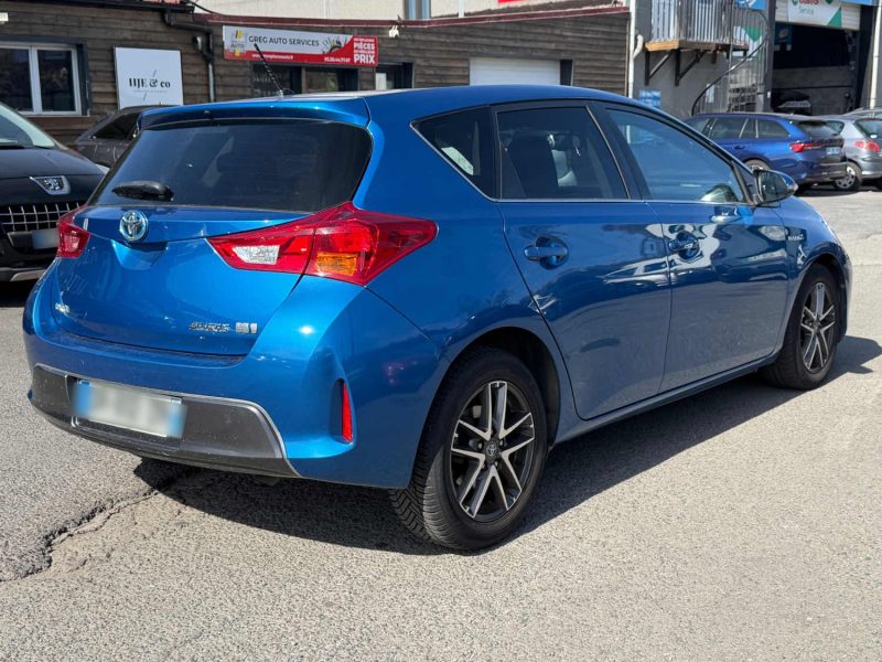 TOYOTA AURIS 136H FEEL 2015