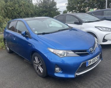 TOYOTA AURIS 136H FEEL 2015