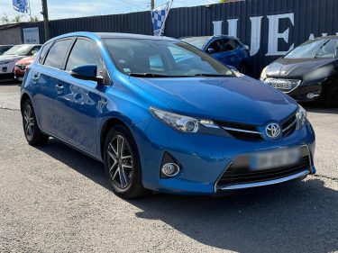 TOYOTA AURIS 136H FEEL 2015