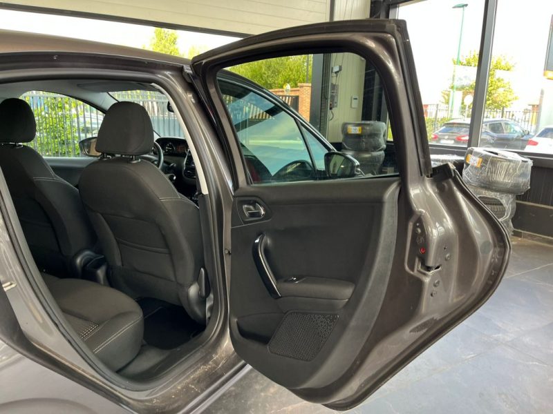 🚗 PEUGEOT 208 1.2 PURETECH 110ch ⚙️ TECH EDITION 📷 Caméra de recul 📱 Bluetooth 🧭 GPS