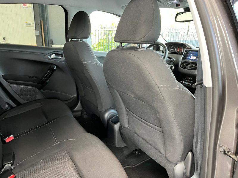 🚗 PEUGEOT 208 1.2 PURETECH 110ch ⚙️ TECH EDITION 📷 Caméra de recul 📱 Bluetooth 🧭 GPS