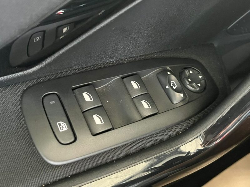 🚗 PEUGEOT 208 1.2 PURETECH 110ch ⚙️ TECH EDITION 📷 Caméra de recul 📱 Bluetooth 🧭 GPS